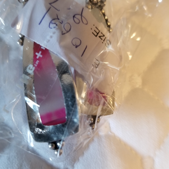 Pink stone in silver setting. - Picture 2 of 4